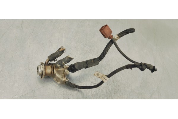 Recambio de inyector para seat leon (5f1) 2.0 tdi fr referencia OEM IAM 04L131113P  