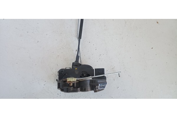 Recambio de cerradura puerta delantera derecha para opel insignia berlina 2.0 16v cdti referencia OEM IAM 13577979  