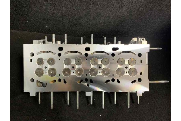 Recambio de culata para opel insignia berlina referencia OEM IAM 55571949  