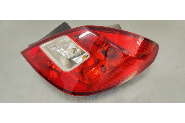 Recambio de piloto trasero derecho para opel corsa d 1.2i 80 referencia OEM IAM 13269051  