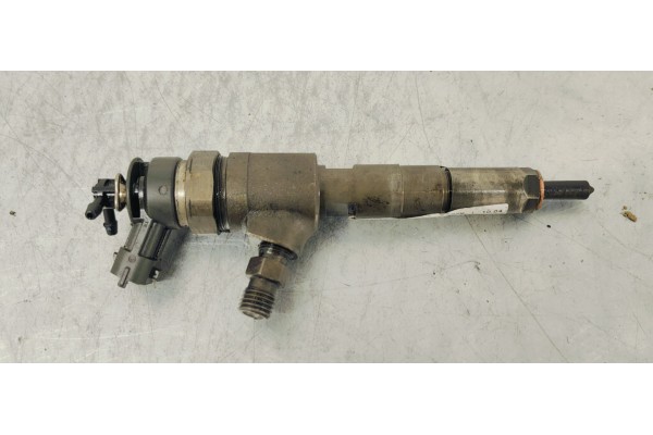 Recambio de inyector para peugeot 206 berlina look referencia OEM IAM 0445110075  