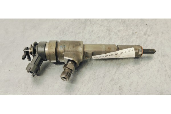 Recambio de inyector para peugeot 206 berlina look referencia OEM IAM 0445110075  