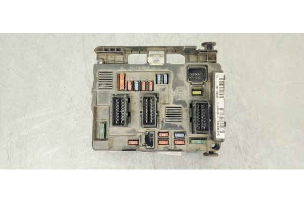 Recambio de caja reles / fusibles para peugeot partner (s2) combiespace referencia OEM IAM 965061858000  