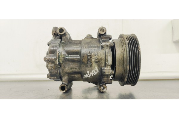 Recambio de compresor aire acondicionado para renault kangoo expression referencia OEM IAM 8200953359A  