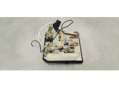 Recambio de caja reles / fusibles para renault kangoo expression referencia OEM IAM 8201044237  