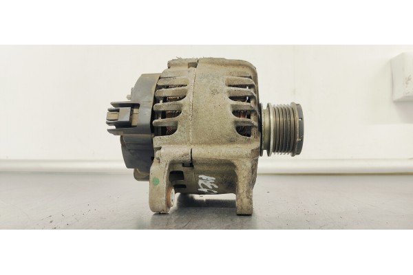 Recambio de alternador para renault megane iii berlina 5 p 1.5dci 110 fap referencia OEM IAM 231000027R  