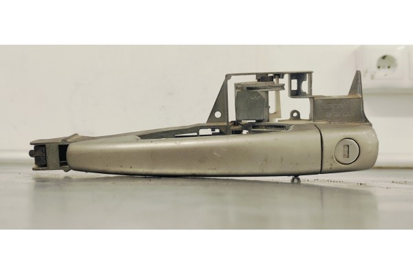Recambio de maneta exterior delantera izquierda para peugeot 5008 allure referencia OEM IAM 9684560080  