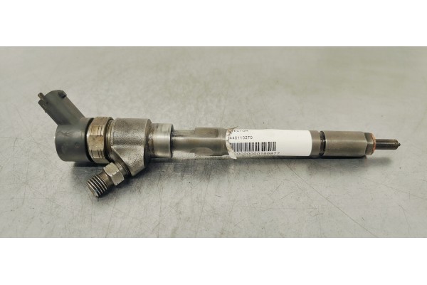 Recambio de inyector para chevrolet captiva 2.0 d referencia OEM IAM 0445110270  