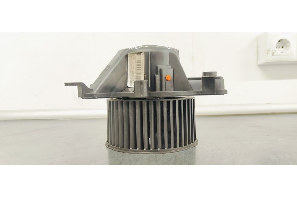 Recambio de ventilador calefaccion para peugeot 5008 allure referencia OEM IAM T3953001  