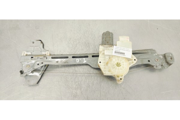 Recambio de elevalunas trasero derecho para peugeot 308 1.5 hdi 130 fap referencia OEM IAM 9826080380  