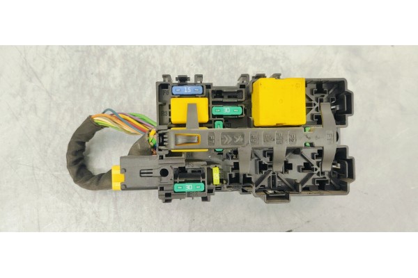 Recambio de caja reles / fusibles para peugeot 308 1.5 hdi 130 fap referencia OEM IAM 9806192580  