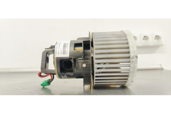 Recambio de ventilador calefaccion para peugeot 308 1.5 hdi 130 fap referencia OEM IAM DB271001  
