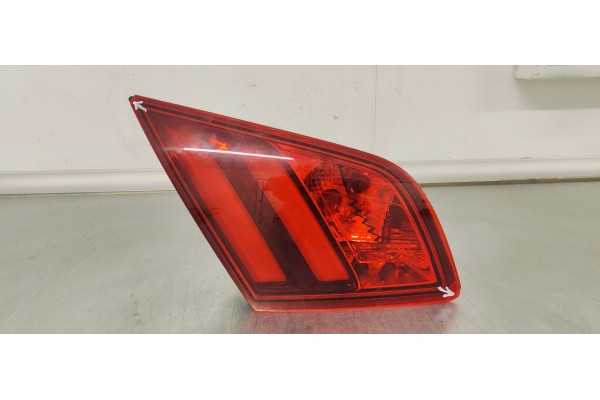 Recambio de piloto trasero izquierdo interior para peugeot 308 1.5 hdi 130 fap referencia OEM IAM 9677818380  