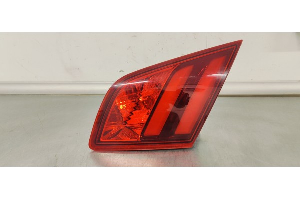 Recambio de piloto trasero derecho interior para peugeot 308 1.5 hdi 130 fap referencia OEM IAM 9677818280  