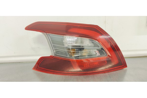 Recambio de piloto trasero izquierdo para peugeot 308 1.5 hdi 130 fap referencia OEM IAM 9823728680  