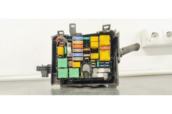 Recambio de caja reles / fusibles para peugeot 308 1.5 hdi 130 fap referencia OEM IAM 9804848580  