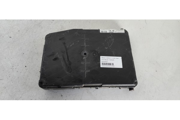 Recambio de caja reles / fusibles para renault scenic ii 1.9 dci diesel referencia OEM IAM 8200306437  