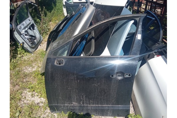 Recambio de puerta delantera izquierda para renault scenic iii 1.6dci 130 fap referencia OEM IAM   