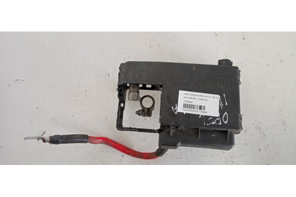 Recambio de caja reles / fusibles para opel insignia berlina 2.0 16v cdti referencia OEM IAM 13358922  