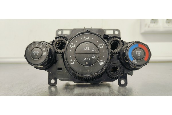 Recambio de mando calefaccion / aire acondicionado para ford fiesta (cb1) ambiente referencia OEM IAM 8A6118549  