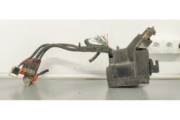 Recambio de caja reles / fusibles para ford fiesta (cb1) ambiente referencia OEM IAM   