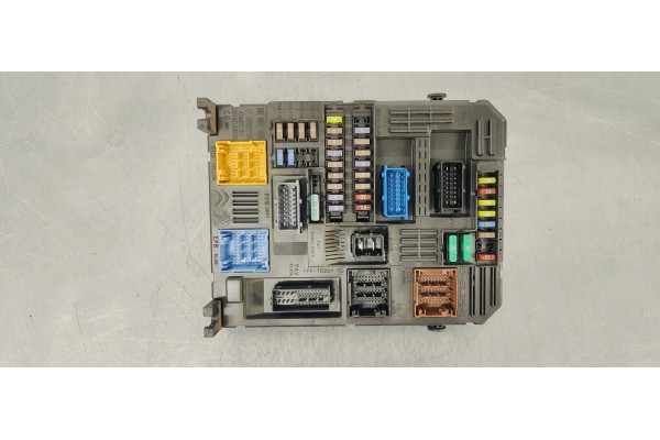 Recambio de caja reles / fusibles para citroen berlingo 1.5 hdi referencia OEM IAM 9826323580  