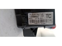 Recambio de caja reles / fusibles para opel insignia berlina 2.0 16v cdti referencia OEM IAM 13358922  