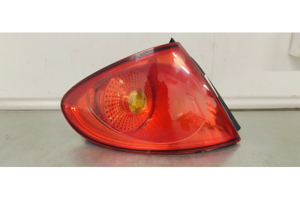 Recambio de piloto trasero izquierdo para seat toledo (5p2) 1.9tdi 105 referencia OEM IAM 5P5945095B  