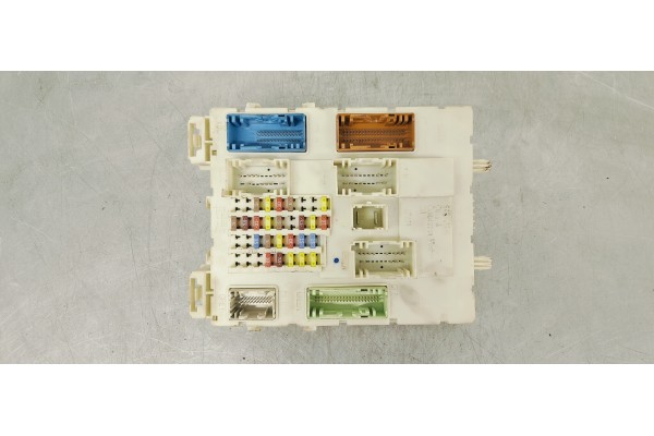 Recambio de caja reles / fusibles para ford focus lim. 1.6 referencia OEM IAM BV6N14A073BM  