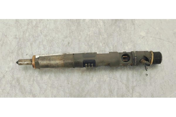 Recambio de inyector para renault megane ii berlina 5p confort authentique referencia OEM IAM 8200365186  