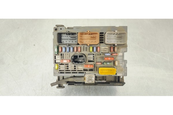 Recambio de caja reles / fusibles para citroen c4 picasso 1.6 hdi referencia OEM IAM 9675877980  