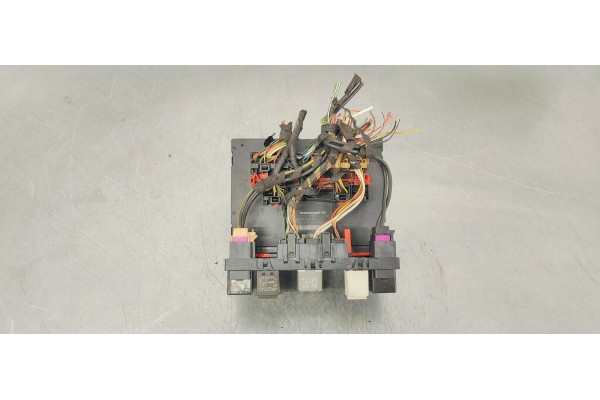 Recambio de caja reles / fusibles para seat toledo (5p2) 1.9tdi 105 referencia OEM IAM 1K0937049N  