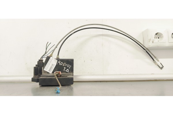Recambio de cerradura puerta trasera derecha para ssangyong rodius 2.7 xdi 165 referencia OEM IAM   