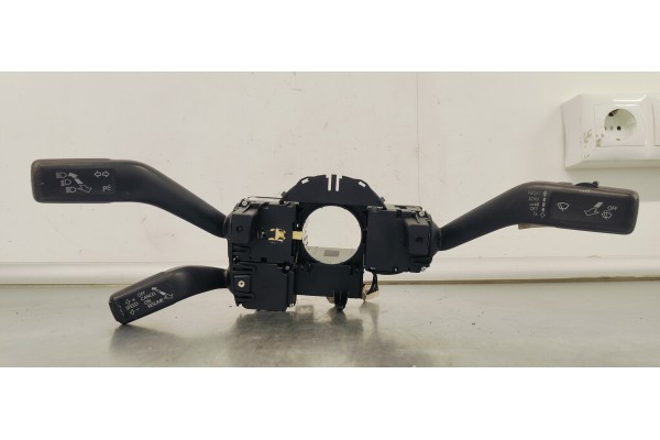 Recambio de mando multifuncion para volkswagen passat berlina (3c2) 1.4 tsi 122 referencia OEM IAM 3C5953513AF  