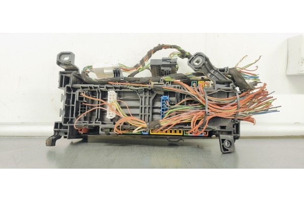 Recambio de caja reles / fusibles para mercedes-benz clase b (w246) 1.8 cdi referencia OEM IAM A2465400040  