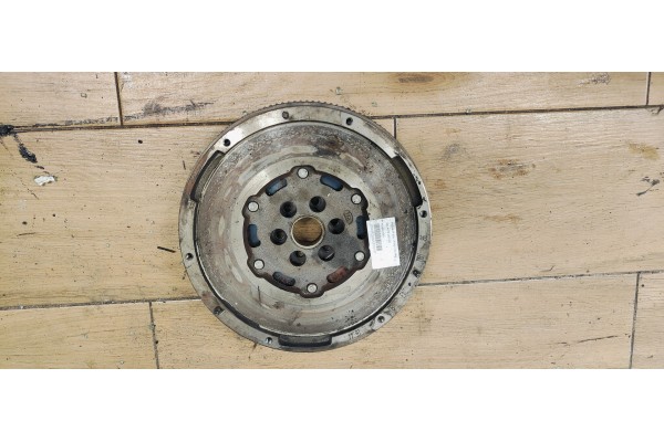 Recambio de volante motor para peugeot 308 1.5 hdi 130 fap referencia OEM IAM 9818024380  