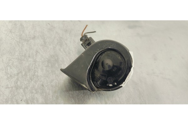 Recambio de claxon para seat toledo (5p2) 1.9tdi 105 referencia OEM IAM E9011157  
