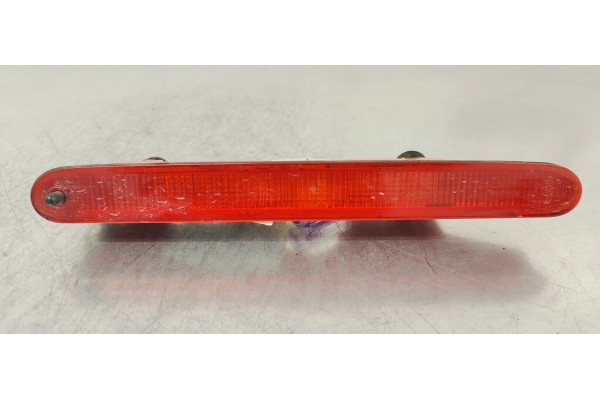Recambio de luz central de freno para citroen berlingo 1.5 hdi referencia OEM IAM 9682830180  