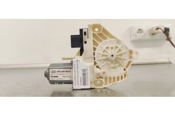 Recambio de motor elevalunas trasero derecho para audi a6 berlina (4f2) 3.0 tdi referencia OEM IAM 4F0959802A  