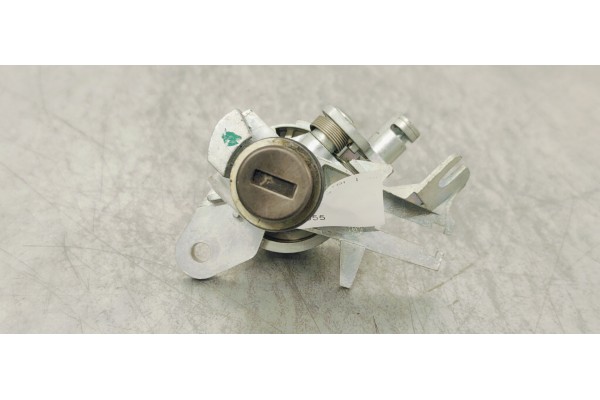 Recambio de bombin porton trasero para audi a6 berlina (4f2) 3.0 tdi referencia OEM IAM 8E0827573C  