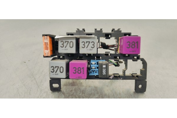 Recambio de caja reles / fusibles para audi a6 berlina (4f2) 3.0 tdi referencia OEM IAM 4F0937503  