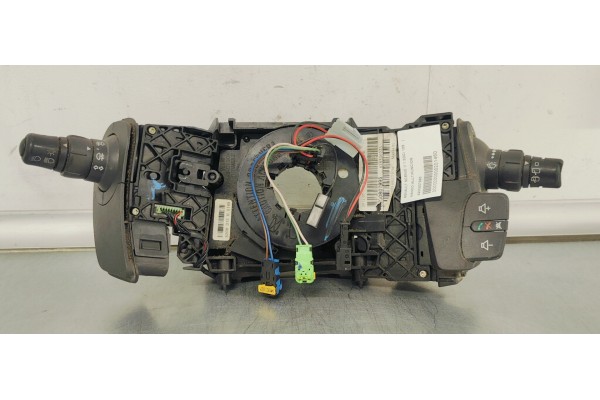 Recambio de mando multifuncion para renault scenic ii 1.5dci 105 referencia OEM IAM 8200807995  