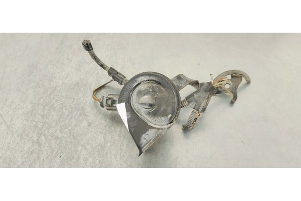 Recambio de claxon para volkswagen passat berlina (3b3) 1.9tdi 130 4x4 referencia OEM IAM 3B0951223A  