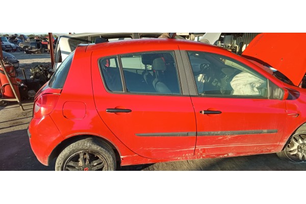 Recambio de puerta trasera derecha para renault clio iii 1.2 referencia OEM IAM   