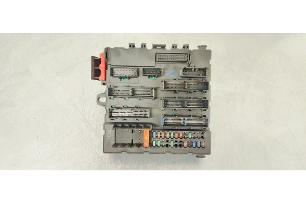 Recambio de caja reles / fusibles para saab 9-3 berlina 2.2 tid vector referencia OEM IAM 12795734  