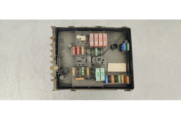 Recambio de caja reles / fusibles para volkswagen golf v berlina (1k1) highline 4motion referencia OEM IAM 1K0937125A  