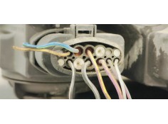 Recambio de faro derecho para ford focus lim. 1.6 referencia OEM IAM   