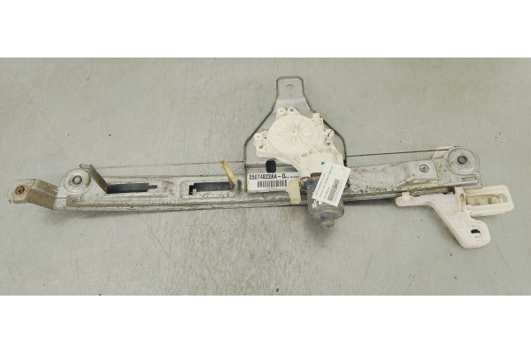 Recambio de elevalunas trasero derecho para jeep compass 2.0 crd referencia OEM IAM 05074822AA  