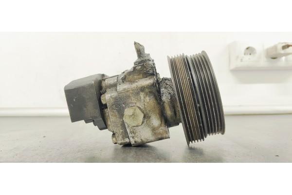 Recambio de bomba direccion para volvo s80 berlina 2.4 d referencia OEM IAM 6G913A696ME  