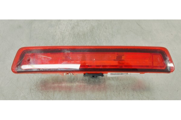 Recambio de luz central de freno para toyota aygo x 1.0 i referencia OEM IAM 815700H030  
